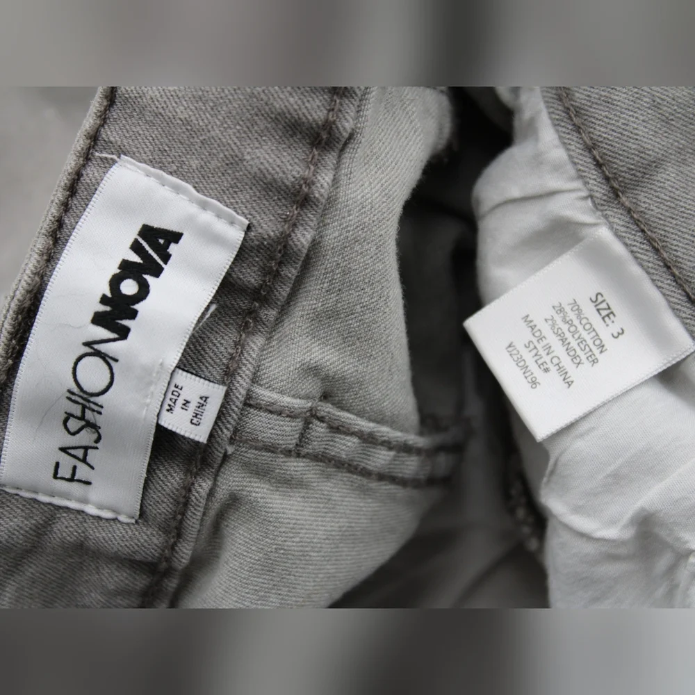 Fashion Nova Time To Shine Silver Foil Cargo Jeans Size 3 Baggy - Picture 5 of 8